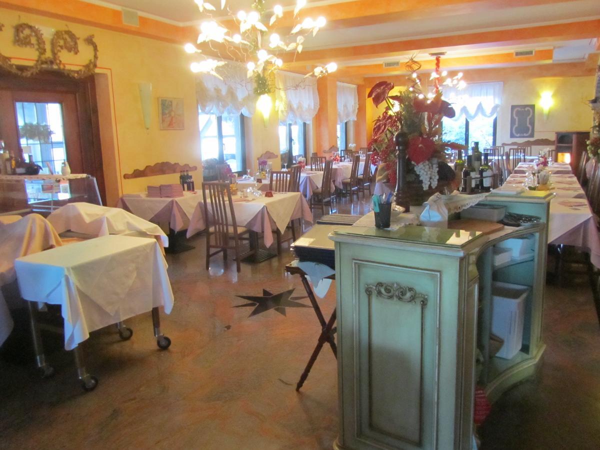 Albergo Ristorante Conca Azzurra コーリコ エクステリア 写真